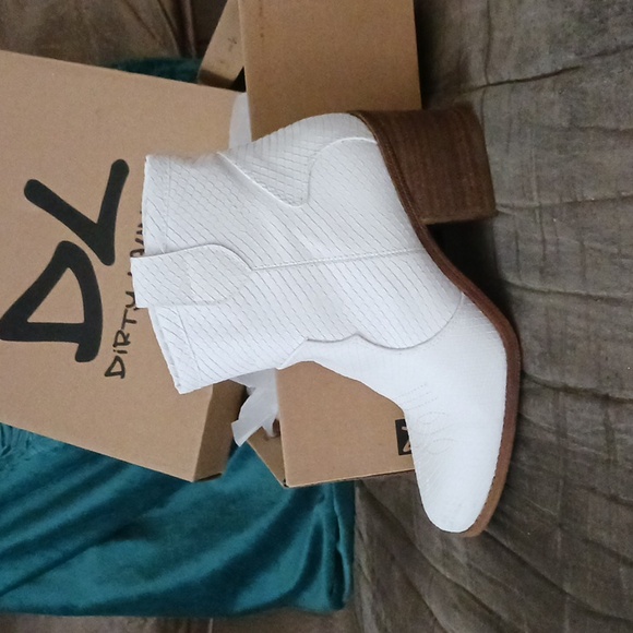 BOOTIES - Picture 2 of 3